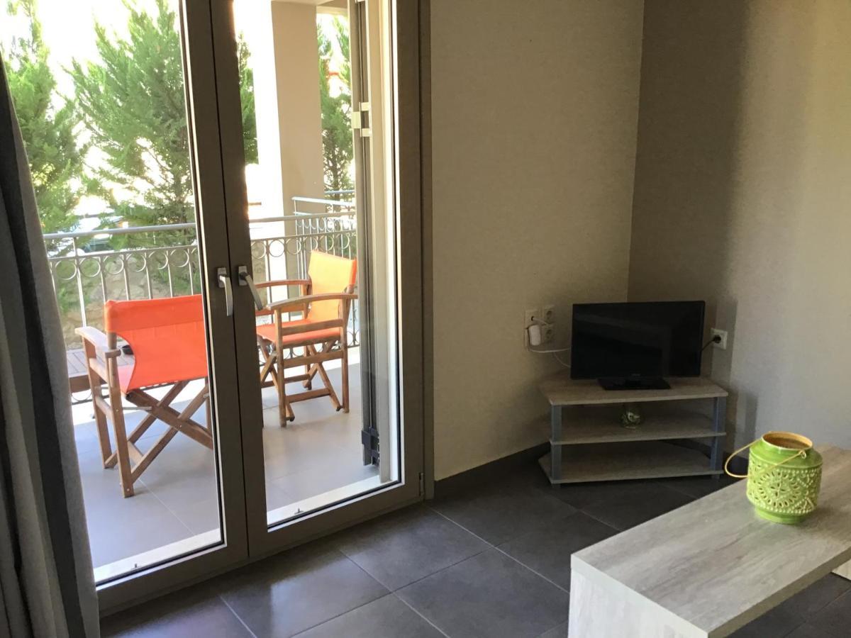 D'Angelos Apartments Каравомилос Екстериор снимка
