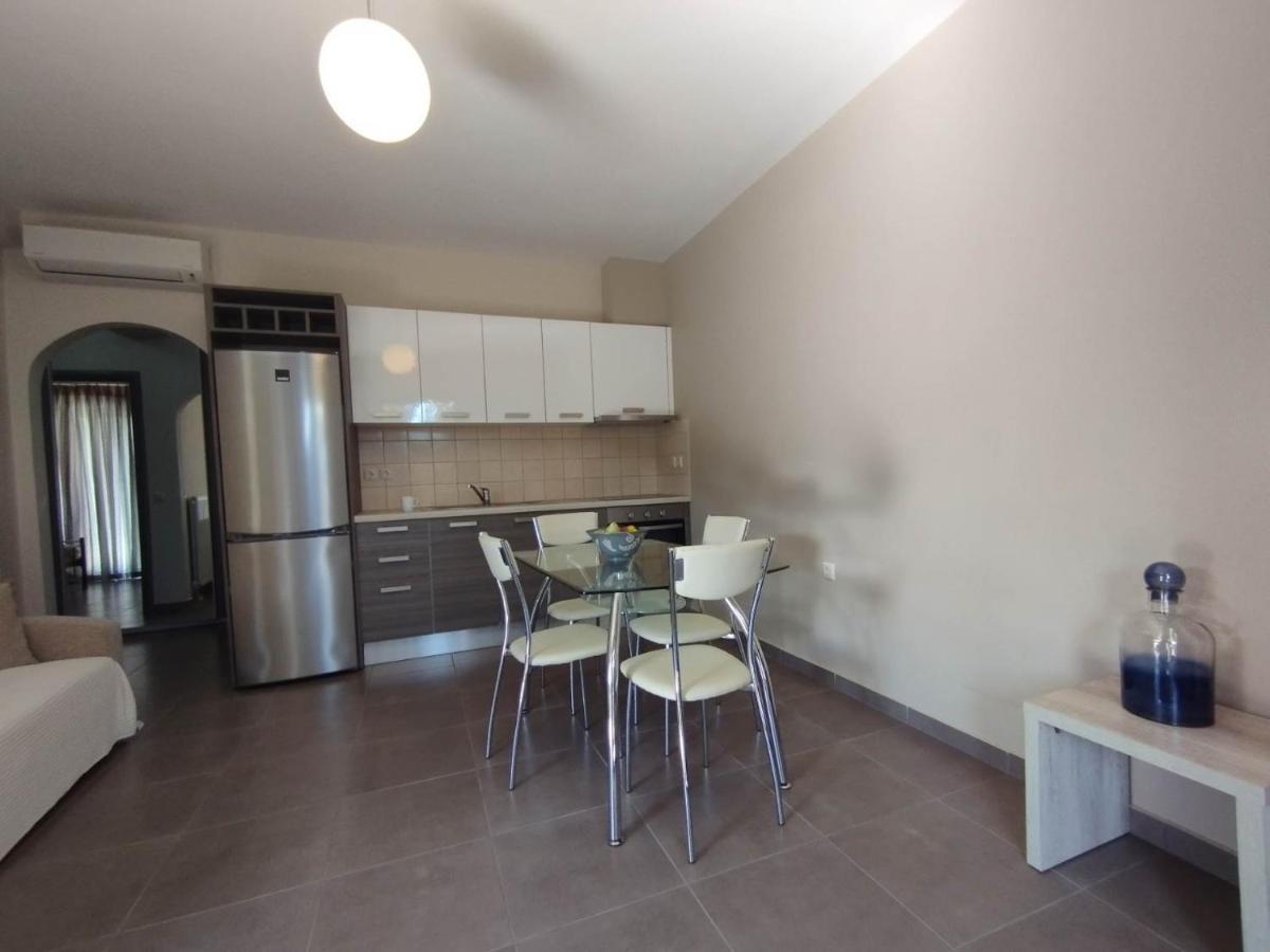 D'Angelos Apartments Каравомилос Екстериор снимка