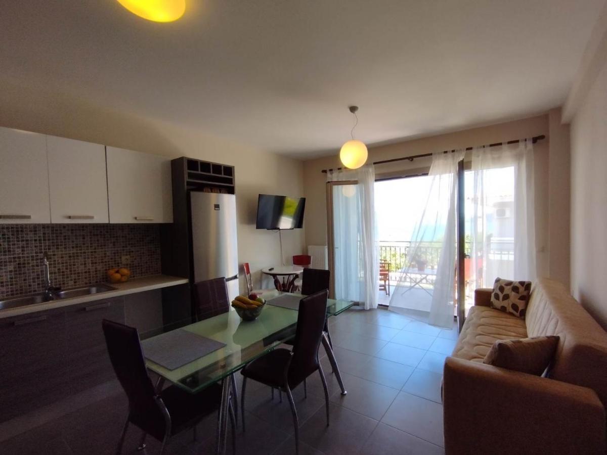 D'Angelos Apartments Каравомилос Екстериор снимка