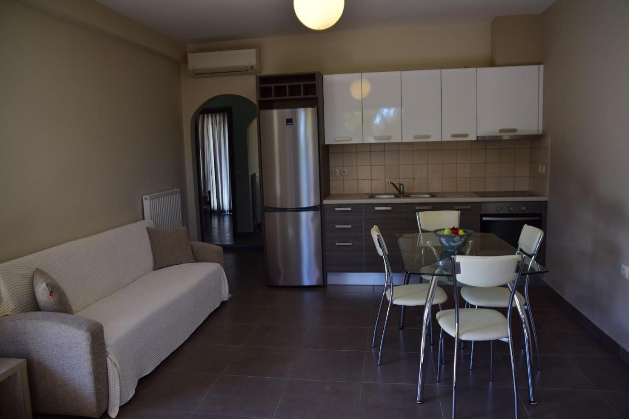 D'Angelos Apartments Каравомилос Екстериор снимка
