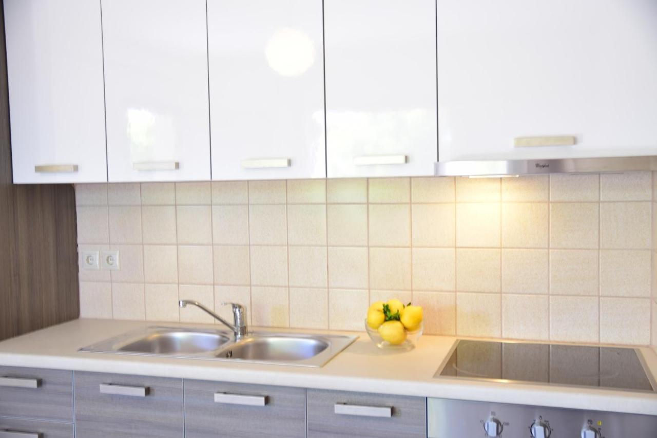 D'Angelos Apartments Каравомилос Екстериор снимка