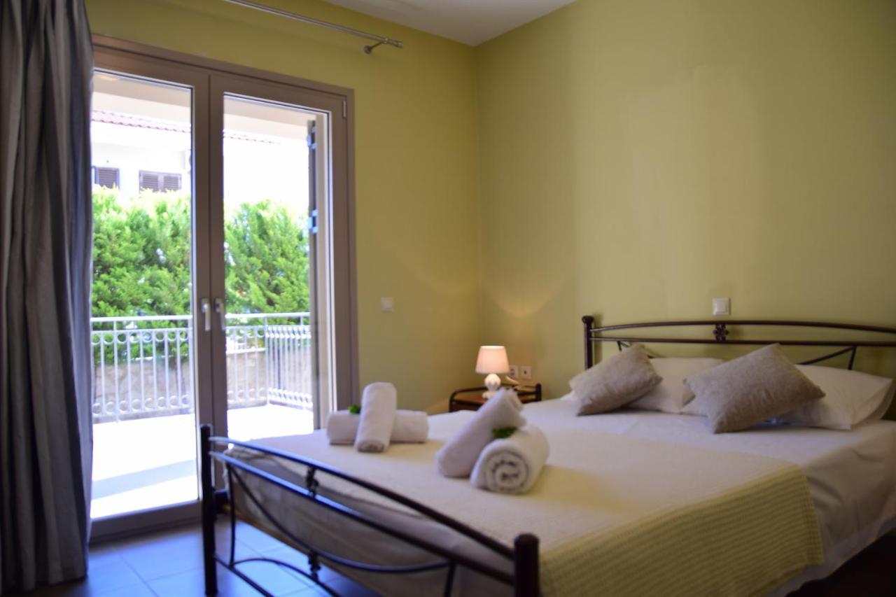 D'Angelos Apartments Каравомилос Екстериор снимка