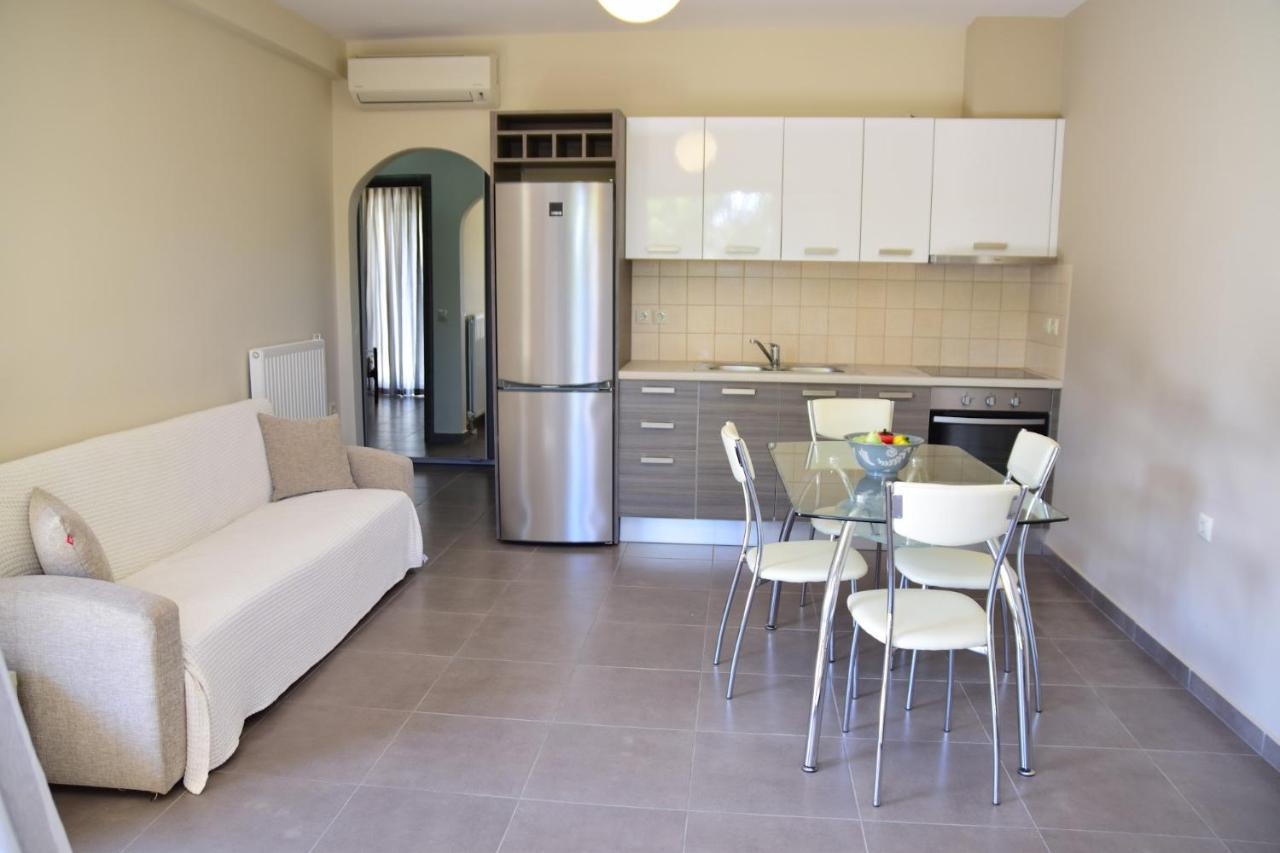 D'Angelos Apartments Каравомилос Екстериор снимка