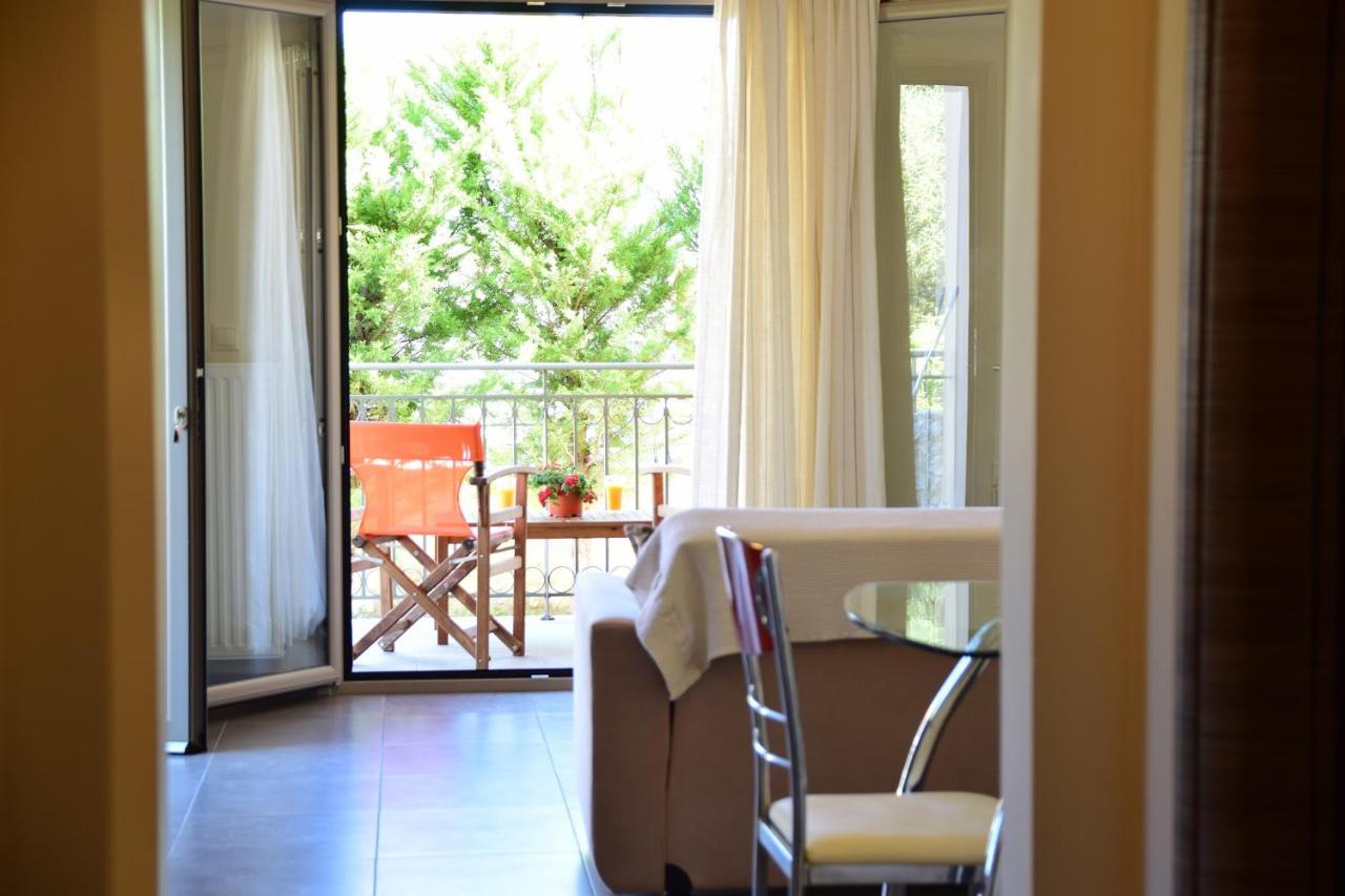 D'Angelos Apartments Каравомилос Екстериор снимка