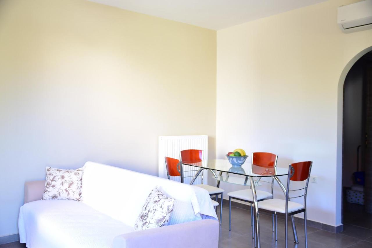 D'Angelos Apartments Каравомилос Екстериор снимка