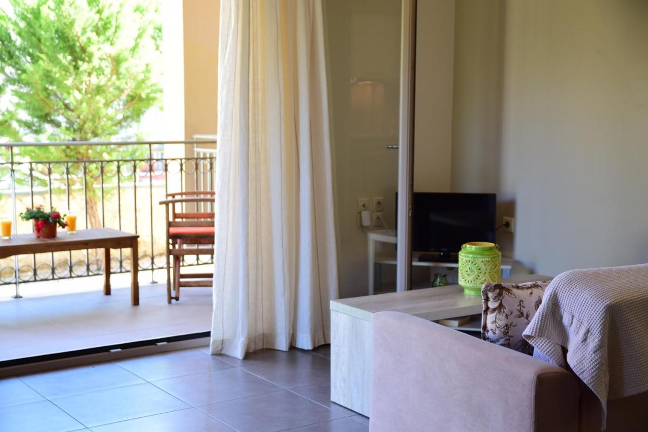 D'Angelos Apartments Каравомилос Екстериор снимка