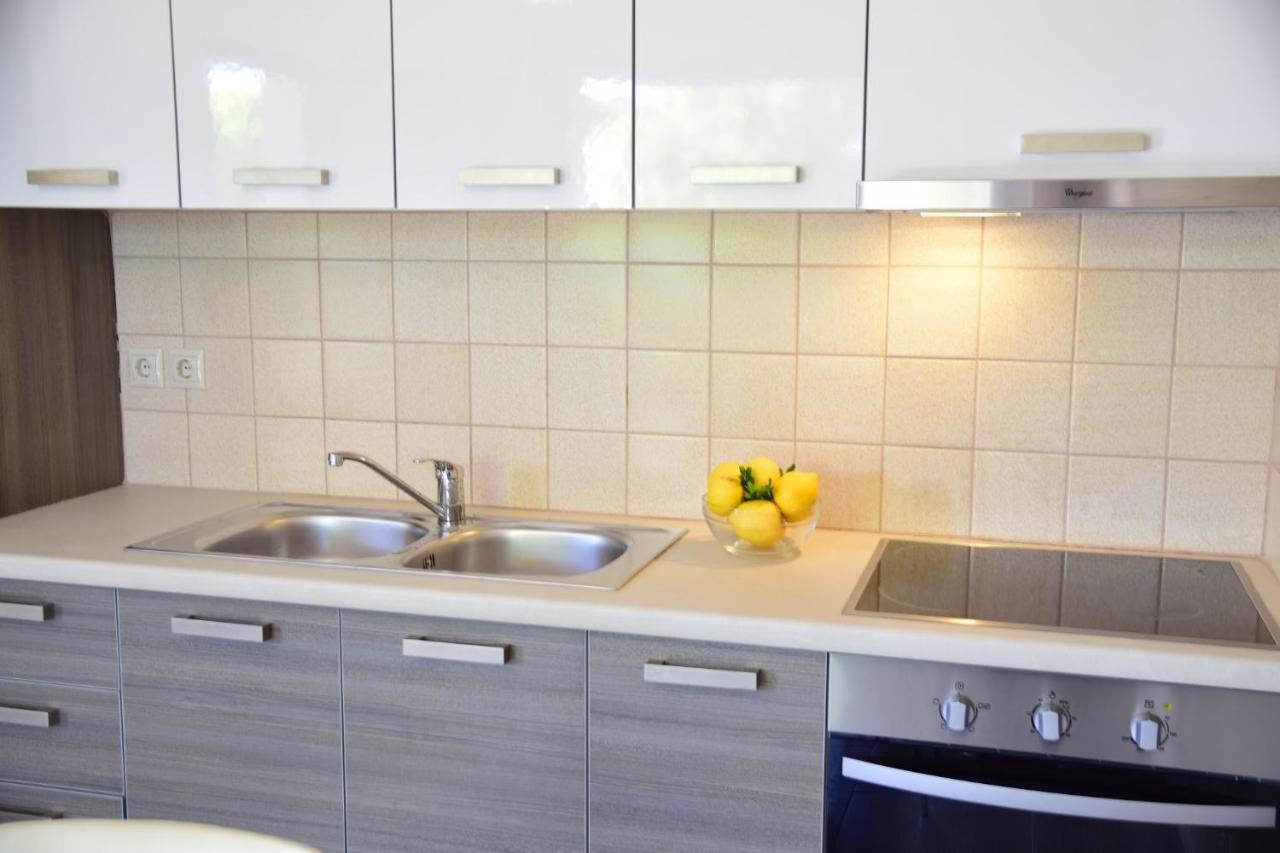 D'Angelos Apartments Каравомилос Екстериор снимка